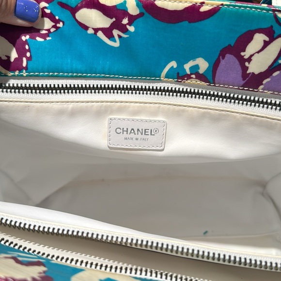 CHANEL TOTE AND COSMETIC BAG - Picture 3 of 11